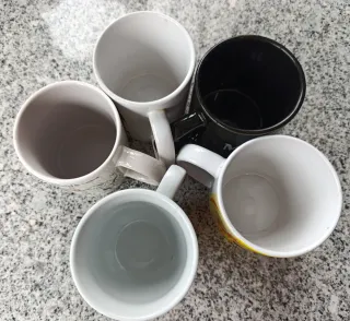 Conjunto de 5 canecas de loiça