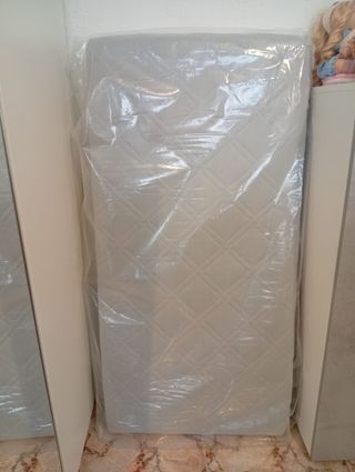 Colchón Cuna 117x57cm; grosor 13cm. Poco uso.
