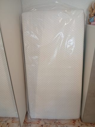 Colchón Cuna 117x57cm; grosor 13cm. Poco uso.