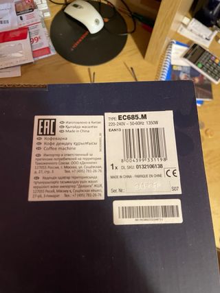 Macchina caffè espresso DeLonghi Dedica ec 685