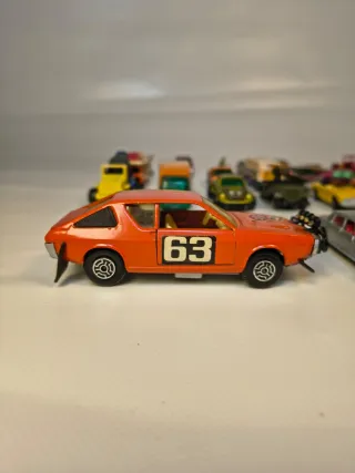 Lote 22 coches escala años 70