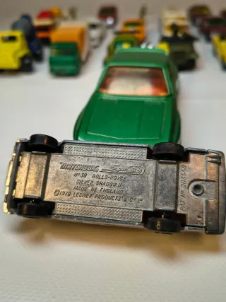 Lote 22 coches escala años 70