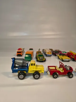 Lote 22 coches escala años 70