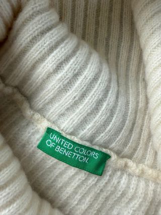 Jersey Benetton cuello alto botones crema