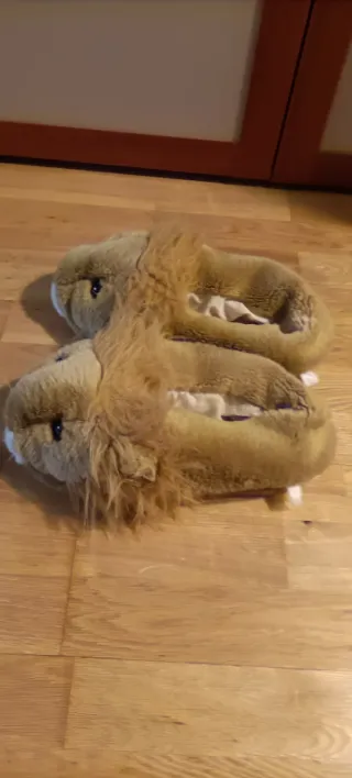 Zapatillas de león calentitas