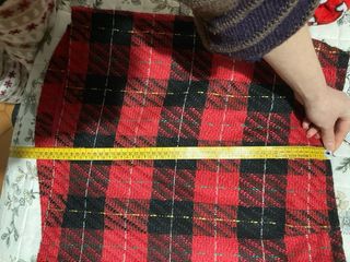 Falda de cuadros roja y negra