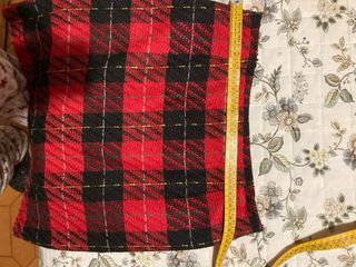 Falda de cuadros roja y negra