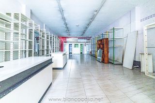 Local comercial en venta en Carballo