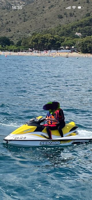 Moto acuática Sea-doo con remolque nuevo