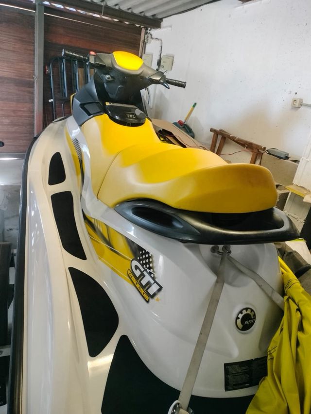 Sea-doo 97kw 130 hp remolque nuevo,moto solo 2500€