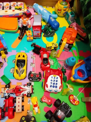 Lote de juguetes - Más de 100 piezas