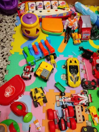 Lote de juguetes - Más de 100 piezas