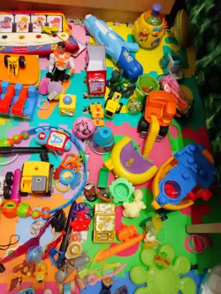 Lote de juguetes - Más de 100 piezas