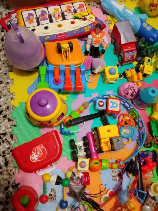 Lote de juguetes - Más de 100 piezas