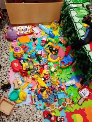 Lote de juguetes - Más de 100 piezas