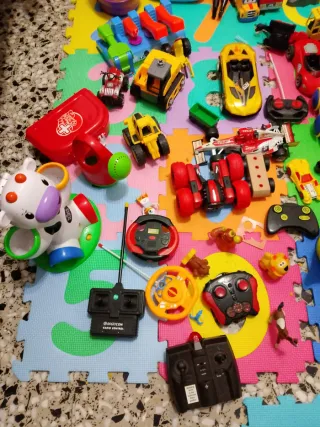 Lote de juguetes - Más de 100 piezas