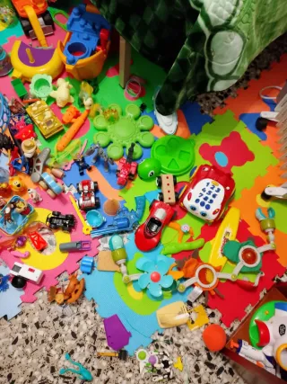 Lote de juguetes - Más de 100 piezas