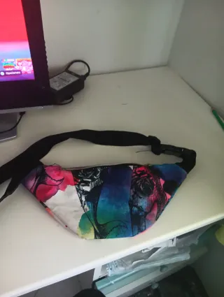 Riñonera moderna multicolor