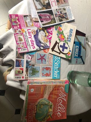 Lote de 10 revistas Mollie Makes y mas de labores