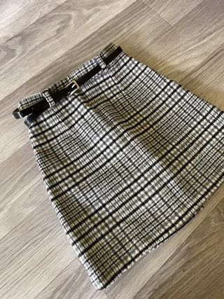 Falda de cuadros con cinturón