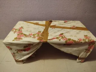 Mesa baja blanca con cristal negro