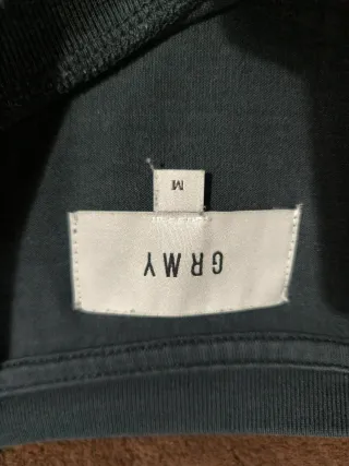 Camiseta Grimey Negra y Morada