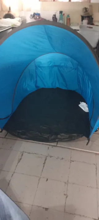 Tienda de campaña Quechua azul