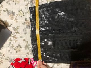 Falda negra efecto piel