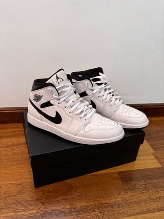 Nike Air Jordan 1 Mid Blancas y Negras