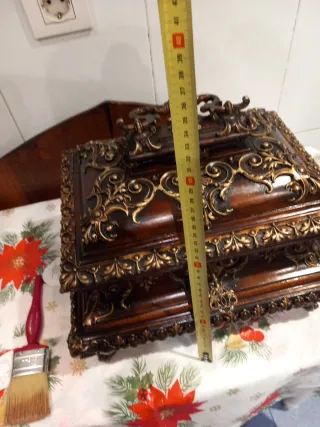 Baúl antiguo madera caoba marquetería bronce