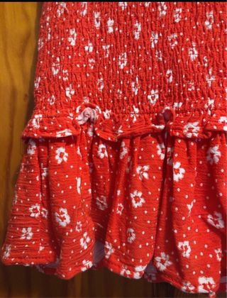 Falda Bershka roja floral M