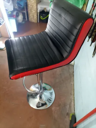 Taburete regulable en altura