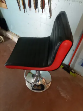 Taburete regulable en altura