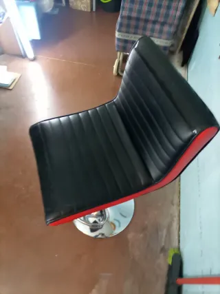 Taburete regulable en altura