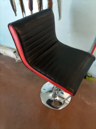 Taburete regulable en altura