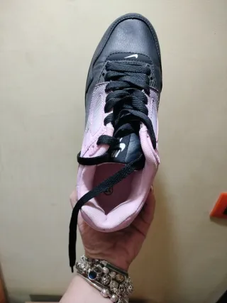 Scarpe da ginnastica Nike rosa e nere