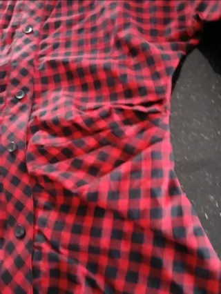 Camisa Zara cuadros rojo y negro