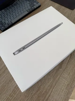 MacBook Air M1 8/256GB | Tastiera Inglese/Russo