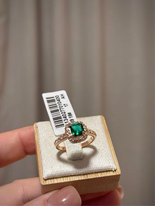 Anillo Esmeralda y Diamantes Imitación Oro