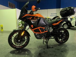 KTM 1090 Adventure Negra y Naranja