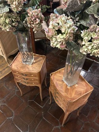 Mesitas de noche antiguas