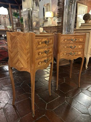 Mesitas de noche antiguas