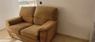 Sofá pequeño tela y madera