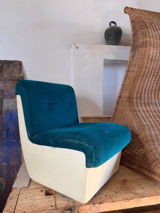 Butaca moderna beige y azul