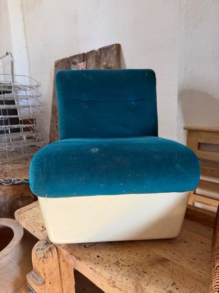 Butaca moderna beige y azul