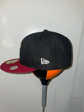 Gorra New Era Negra y Roja