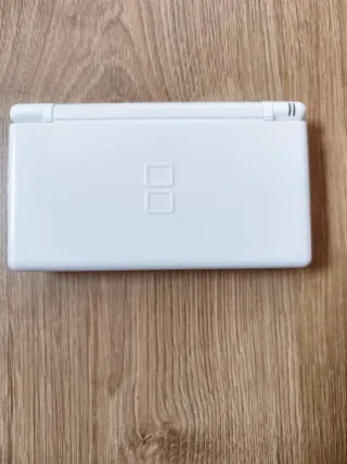 Nintendo DS Lite Bianca con caricatore e giochi