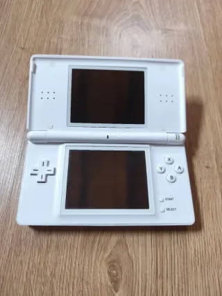 Nintendo DS Lite Bianca con caricatore e giochi