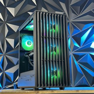 PC GAMING RYZEN 7 7800X3D + RTX 4060 8GB