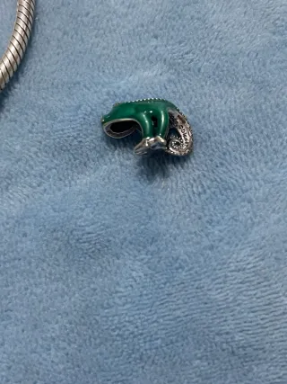 Charm Camaleón Pascal Disney